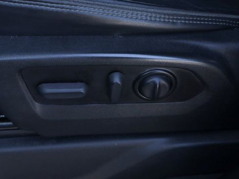 Used 2022 Chevrolet Silverado 1500 High Country w/ Technology Package image 19