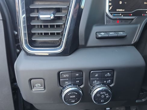 Used 2024 GMC Sierra 2500 Denali w/ Denali Reserve Package image 22