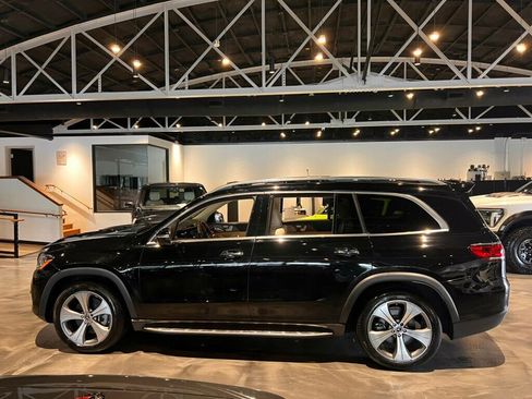Used 2022 Mercedes-Benz GLS 450 4MATIC image 2