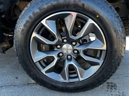 Used 2024 Chevrolet Silverado 1500 LT image 5