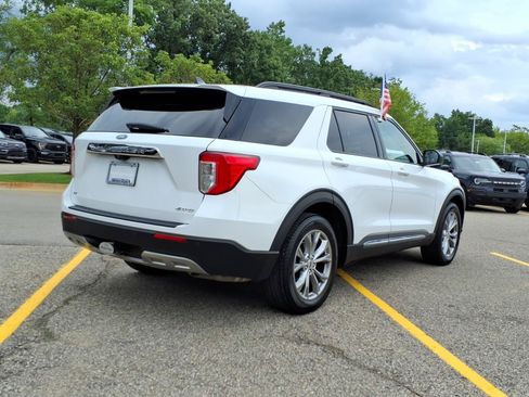 Used 2021 Ford Explorer XLT w/ Equipment Group 202A AWD/4WD image 7