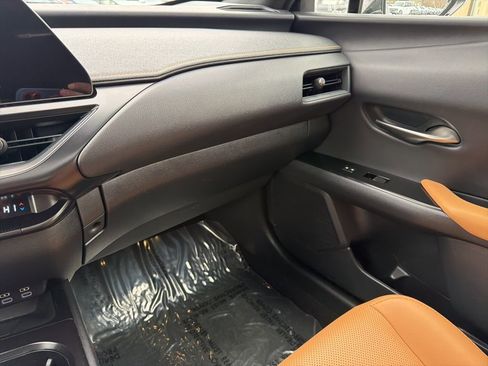 Used 2023 Lexus UX 250h AWD w/ Premium Package image 33