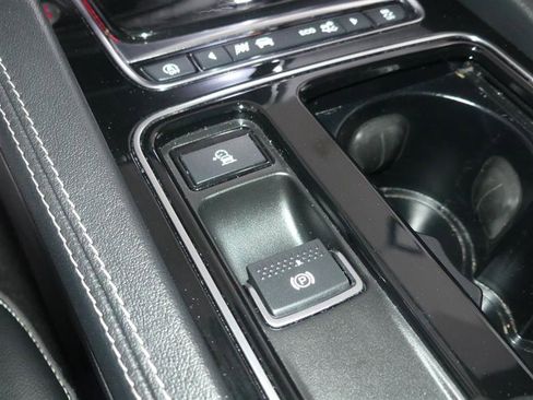 Used 2019 Jaguar F-PACE S image 38