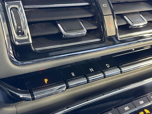 Used 2019 Lincoln Navigator Select image 21