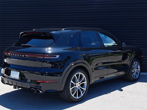 Used 2025 Porsche Cayenne image 7