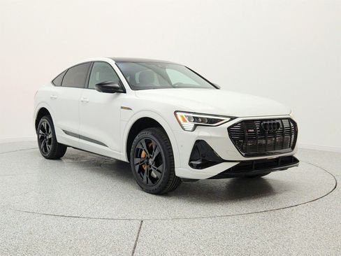 Used 2023 Audi e-tron Premium w/ Convenience Plus Package AWD/4WD image 3