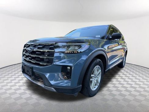 Used 2025 Ford Explorer Active w/ Active Comfort Package RWD image 1