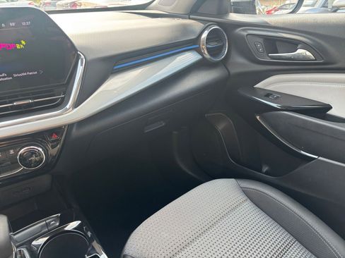 Used 2025 Chevrolet Trax LT image 33