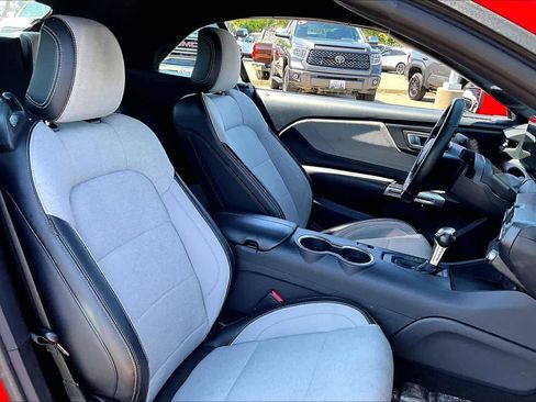 Used 2024 Ford Mustang Convertible RWD image 8