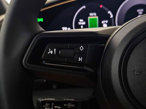 New 2025 Porsche Taycan image 33