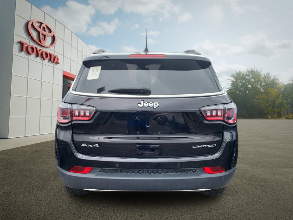 Used 2023 Jeep Compass Limited AWD/4WD image 3