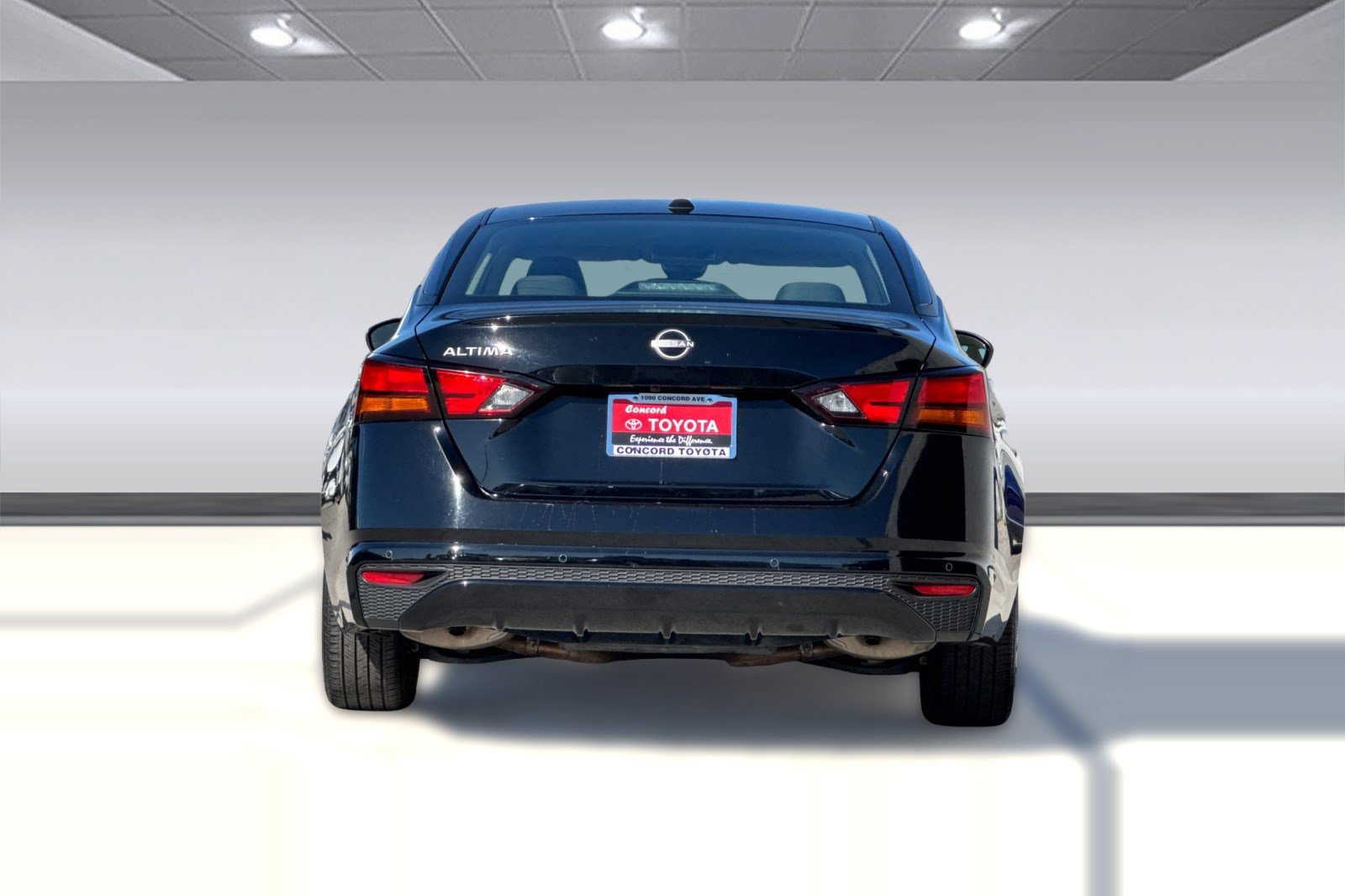 Used 2025 Nissan Altima 2.5 SV FWD image 10