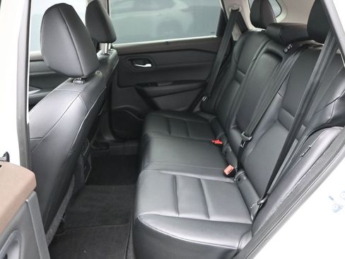 Used 2023 Nissan Rogue SV w/ SV Premium Package image 12