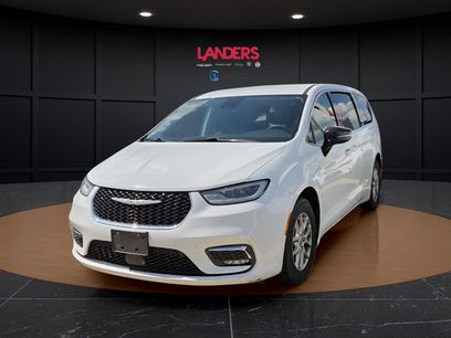 Used 2024 Chrysler Pacifica Touring-L