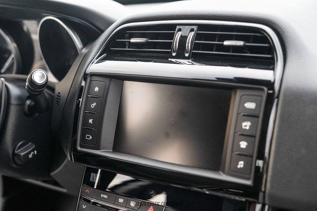 Used 2018 Jaguar XE Premium AWD/4WD image 48
