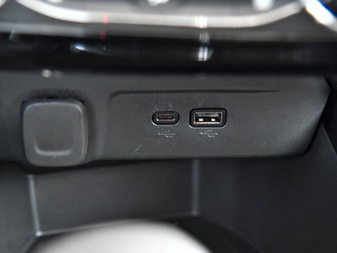 Used 2025 Chevrolet Trax LT w/ LT Convenience Package FWD image 25