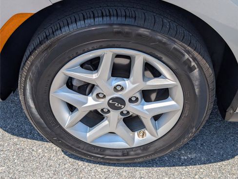 Used 2024 Kia Soul S FWD image 10