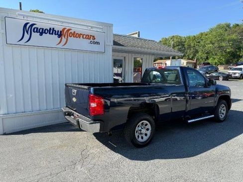 Used 2011 Chevrolet Silverado 1500 W/T RWD image 3