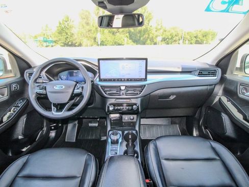 Used 2023 Ford Escape Platinum image 10