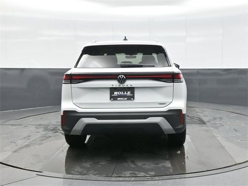 New 2026 Volkswagen Tiguan SE image 6
