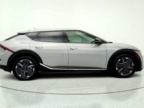 Used 2025 Kia EV6 Light w/ Light LR Technology Package RWD image 4