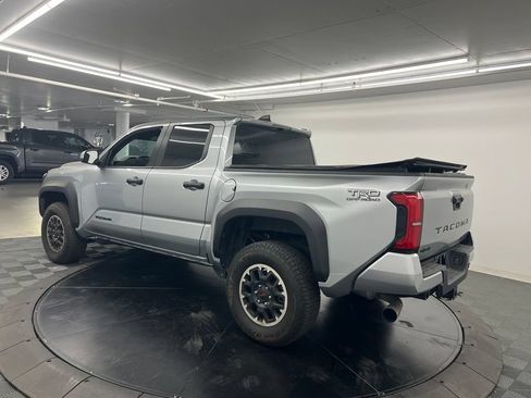 Used 2025 Toyota Tacoma TRD Off-Road AWD/4WD image 4