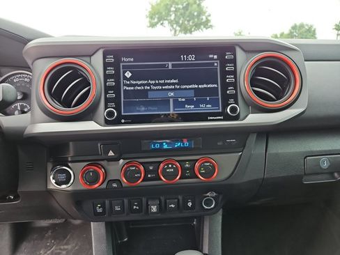 Used 2023 Toyota Tacoma TRD Off-Road w/ Technology Package AWD/4WD image 15