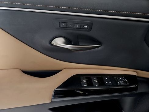 Used 2024 Lexus ES 350 w/ Premium Package image 13