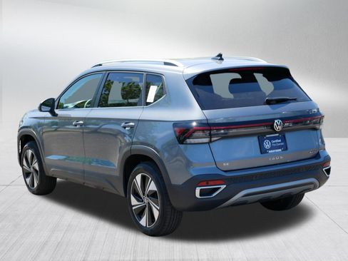 Certified 2025 Volkswagen Taos SE w/ Panoramic Sunroof Package AWD/4WD image 5