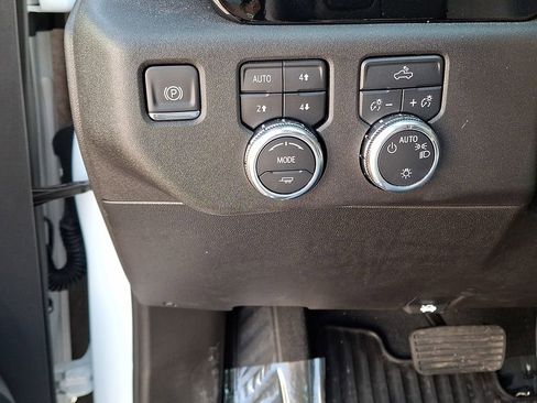 Used 2025 GMC Sierra 1500 SLE w/ X31 Off-Road Package AWD/4WD image 26