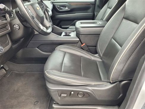 Used 2023 Chevrolet Suburban Premier image 17