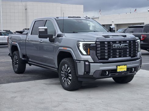 Used 2024 GMC Sierra 2500 Denali Ultimate AWD/4WD image 3