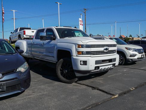 Used 2018 Chevrolet Silverado 3500 LTZ AWD/4WD image 2