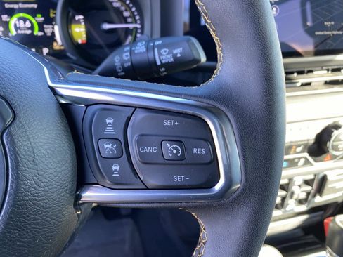 Certified 2024 Jeep Wrangler Sahara w/ Technology Group image 21