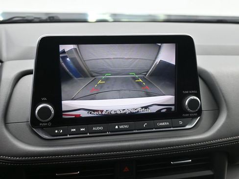 Used 2025 Nissan Rogue SV image 14