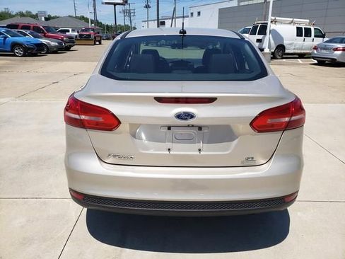 Used 2018 Ford Focus SE FWD image 5