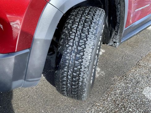 Used 2019 Jeep Cherokee Trailhawk image 23