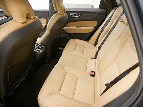 Certified 2025 Volvo XC60 B5 Ultra image 22