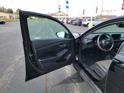 Certified 2023 Honda Accord EX image 18