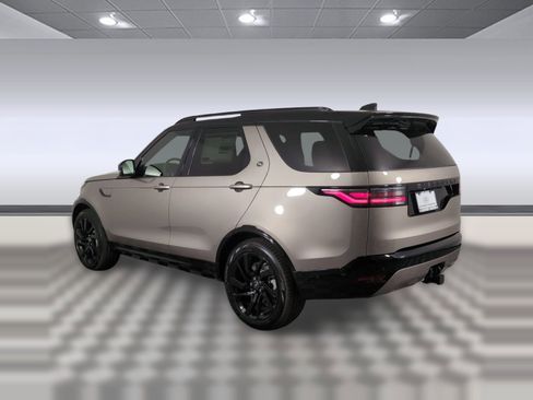 Certified 2025 Land Rover Discovery Dynamic SE image 3