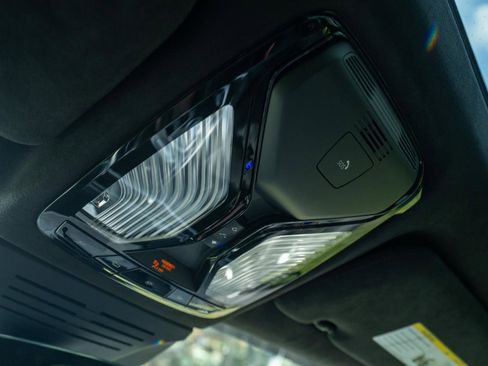 Used 2023 BMW X7 M60i image 37