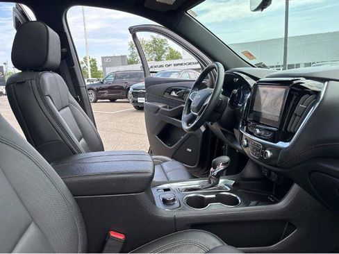 Used 2023 Chevrolet Traverse RS AWD/4WD image 16