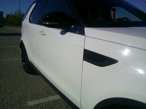 Used 2018 Land Rover Discovery HSE image 30