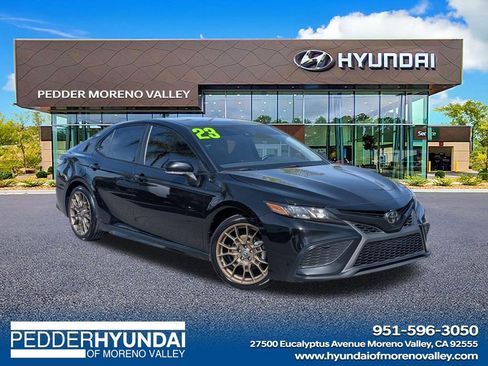 Used 2023 Toyota Camry SE image 1