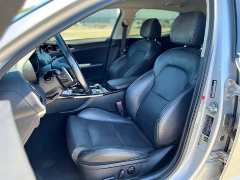 Used 2018 Kia Stinger RWD image 11