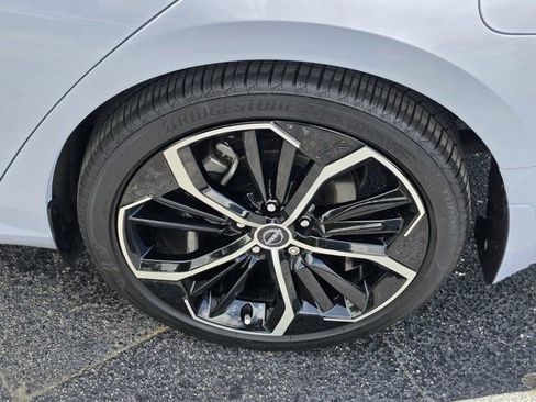 Used 2024 Nissan Altima 2.5 SR w/ SR Premium Package image 9