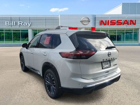 Used 2025 Nissan Rogue Platinum w/ Platinum Premium Package image 3
