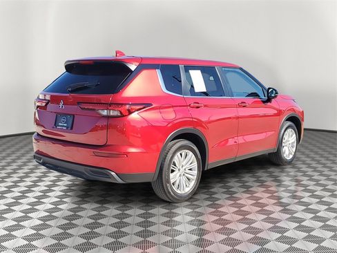 Used 2024 Mitsubishi Outlander ES image 3