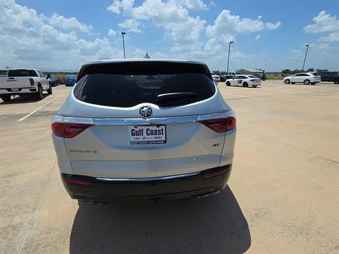 Used 2022 Buick Enclave Essence w/ Sport Touring Edition FWD image 10