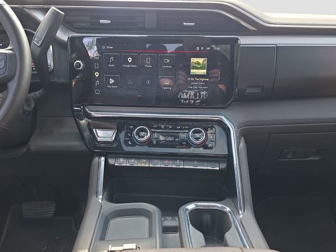 Used 2025 GMC Sierra 2500 Denali w/ Denali Reserve Package AWD/4WD image 14